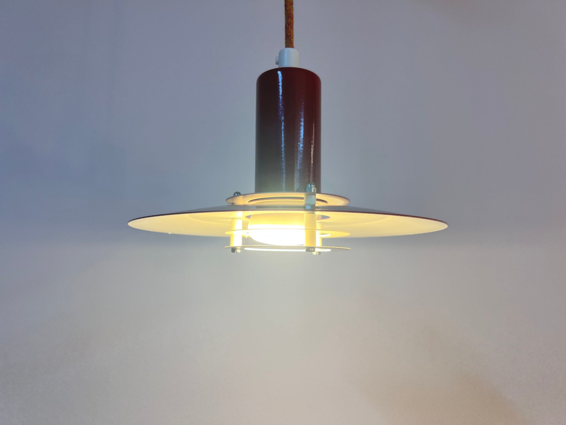 Vintage Lamellenlampe "4020" von Lyfa, dunkelrot