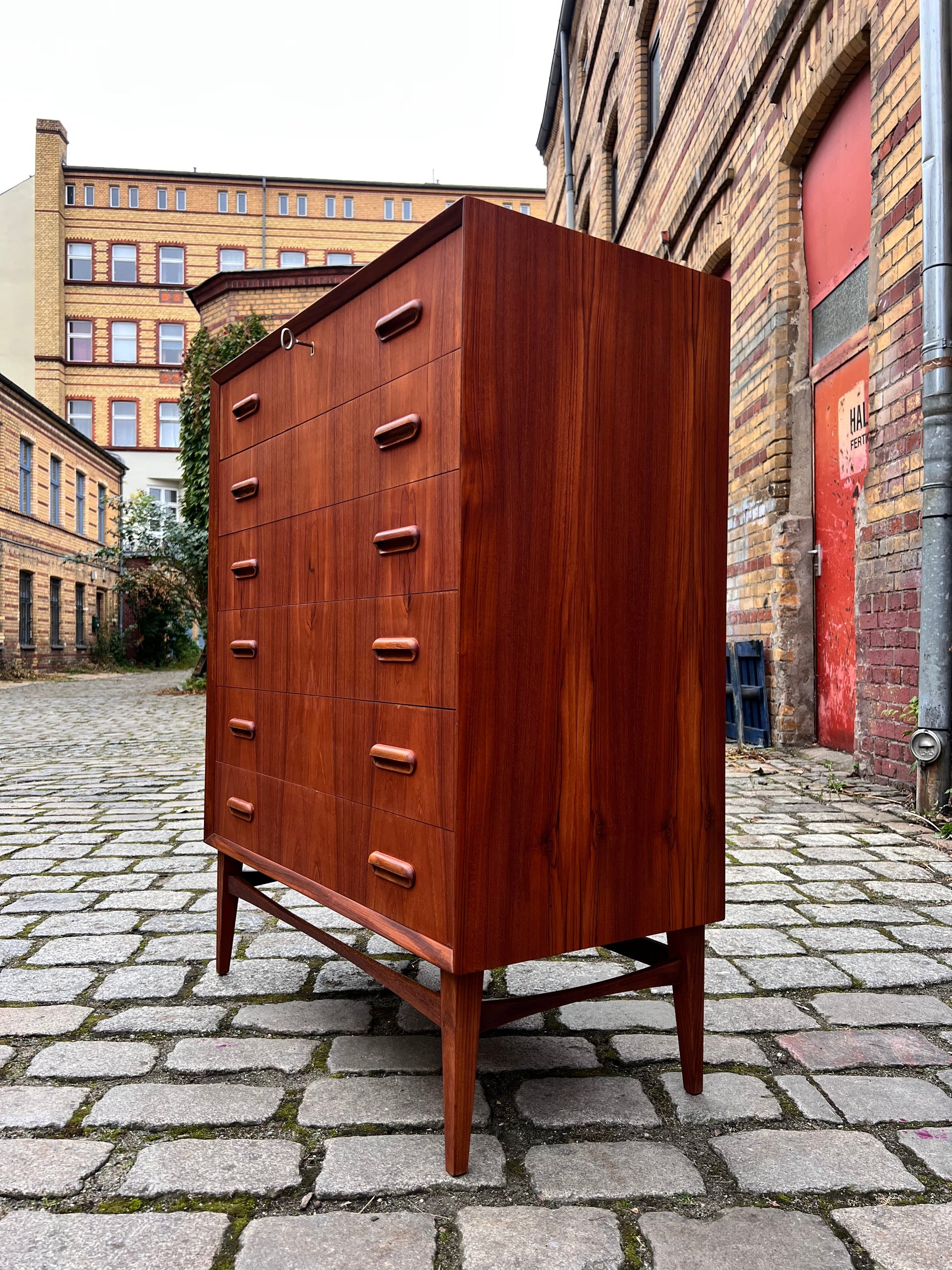 Vintage Kommode Teak mit Schloss aus Dänemark