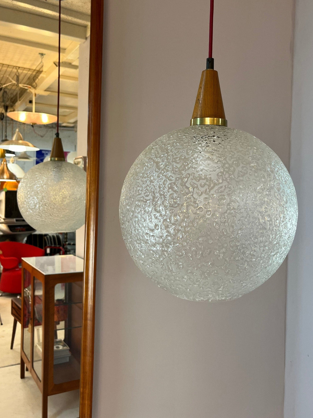 Lampe boule vintage en verre teck par Doria