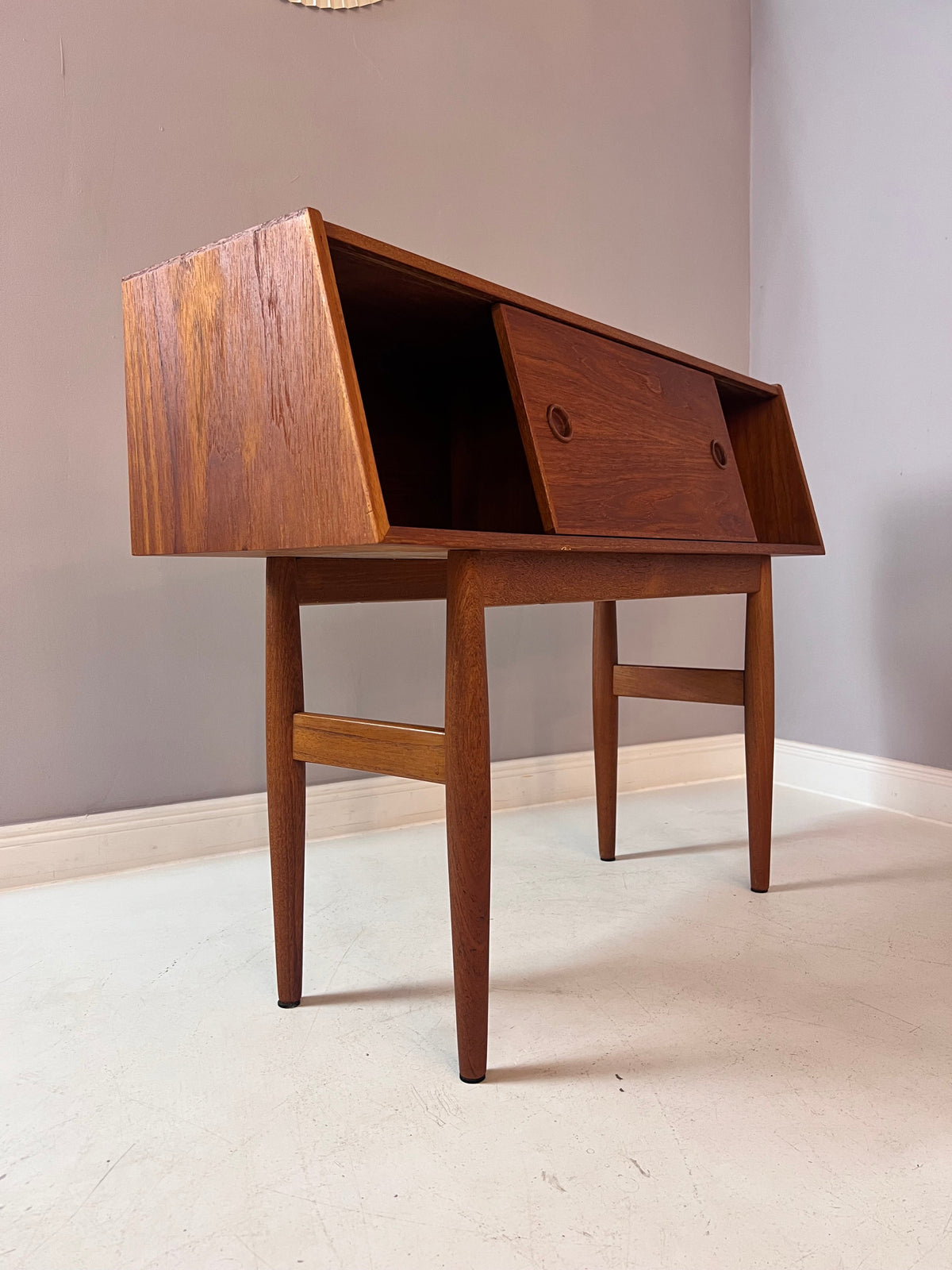 Commode vintage no. 31 Teck par Aksel Kjersgaard