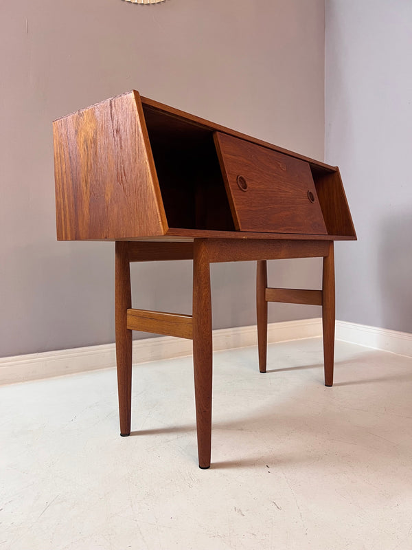 Commode vintage no. 31 Teck par Aksel Kjersgaard