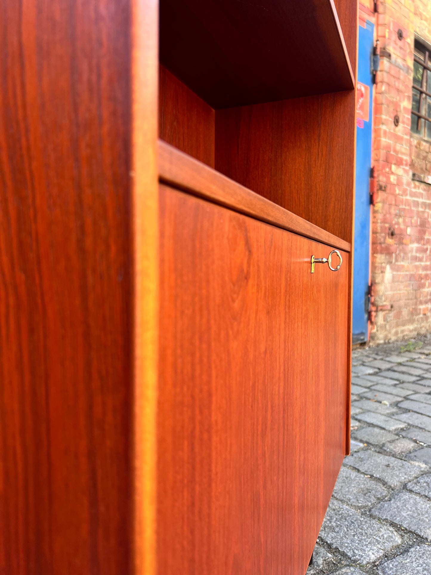 Teak shelf with lockable compartment