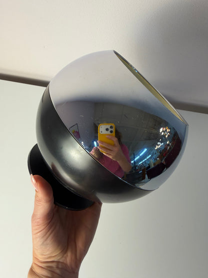 Eiskübel Kugelform Chrom und Schwarz von Quist