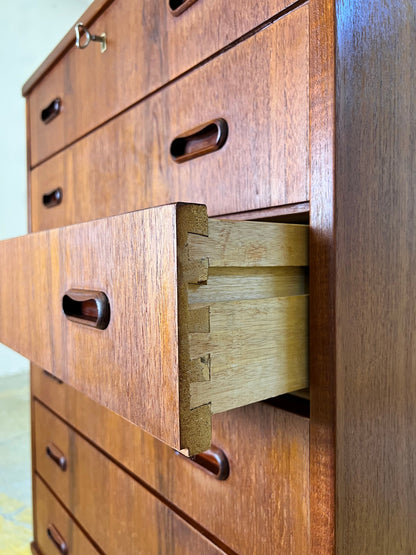Vintage Kommode Teak mit Schloss aus Dänemark, sechs Schubladen, originale Schlüssel, skandinavisch