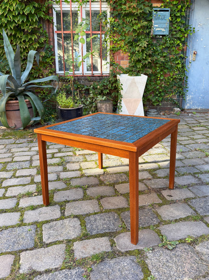 Quadratischer Beistelltisch Teak mit blauen Fliesen, Dänemark