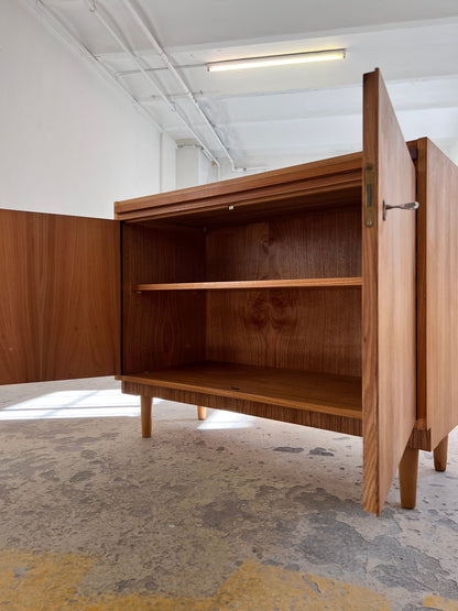 Vintage Schrank mit Auszug von Hellerau