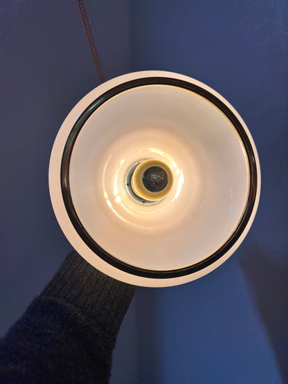 Lampe suspendue vintage en verre opale et laiton