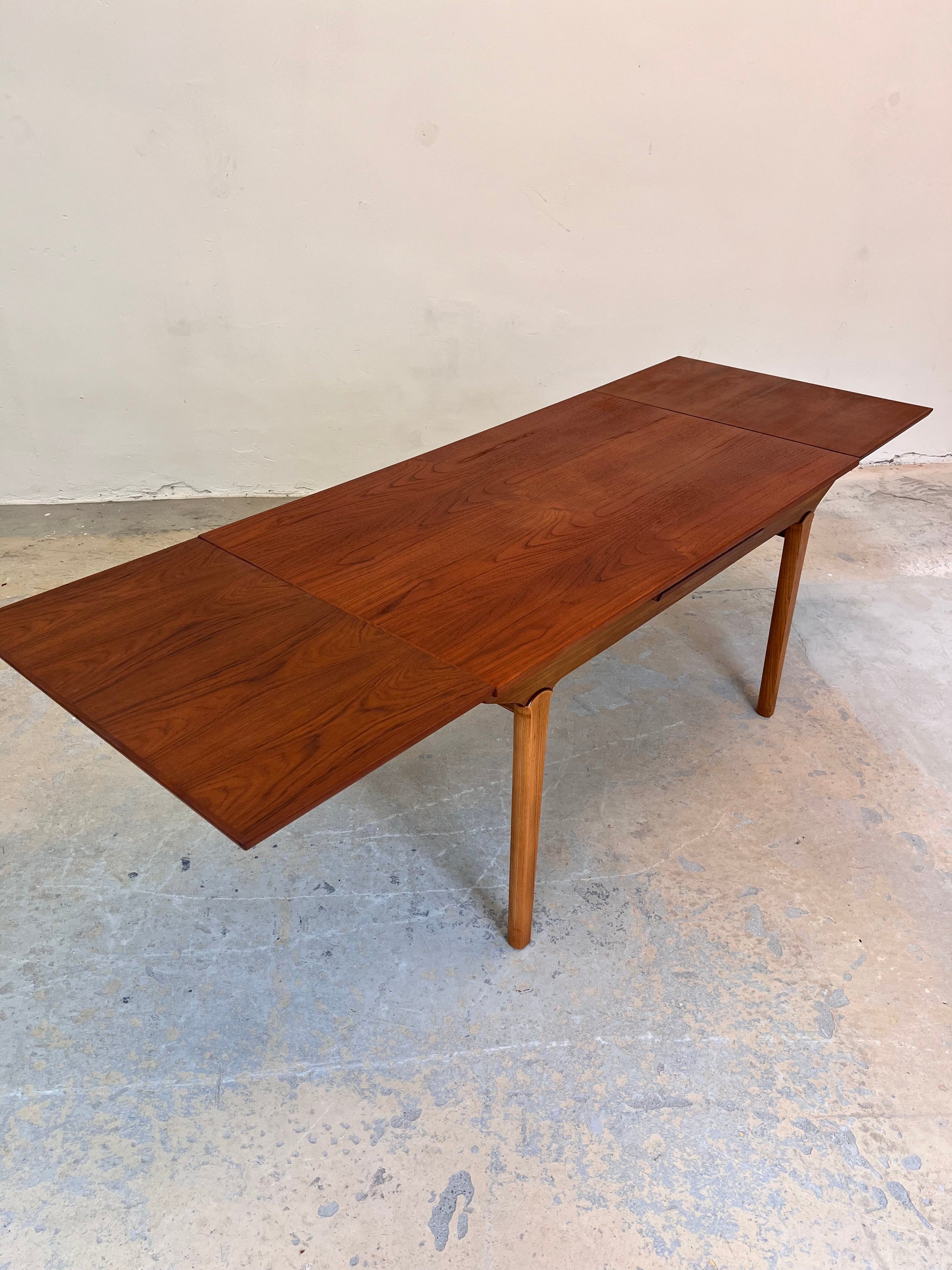 Vintage Ausziehtisch von Johannes Andersen aus Teak