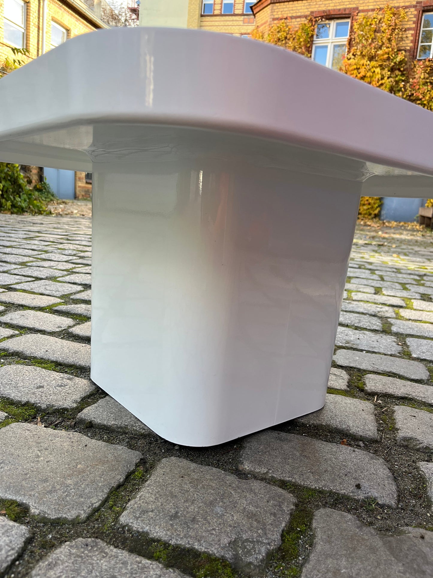 Couchtisch weiß Kunststoff Glas von Peter Ghyczy