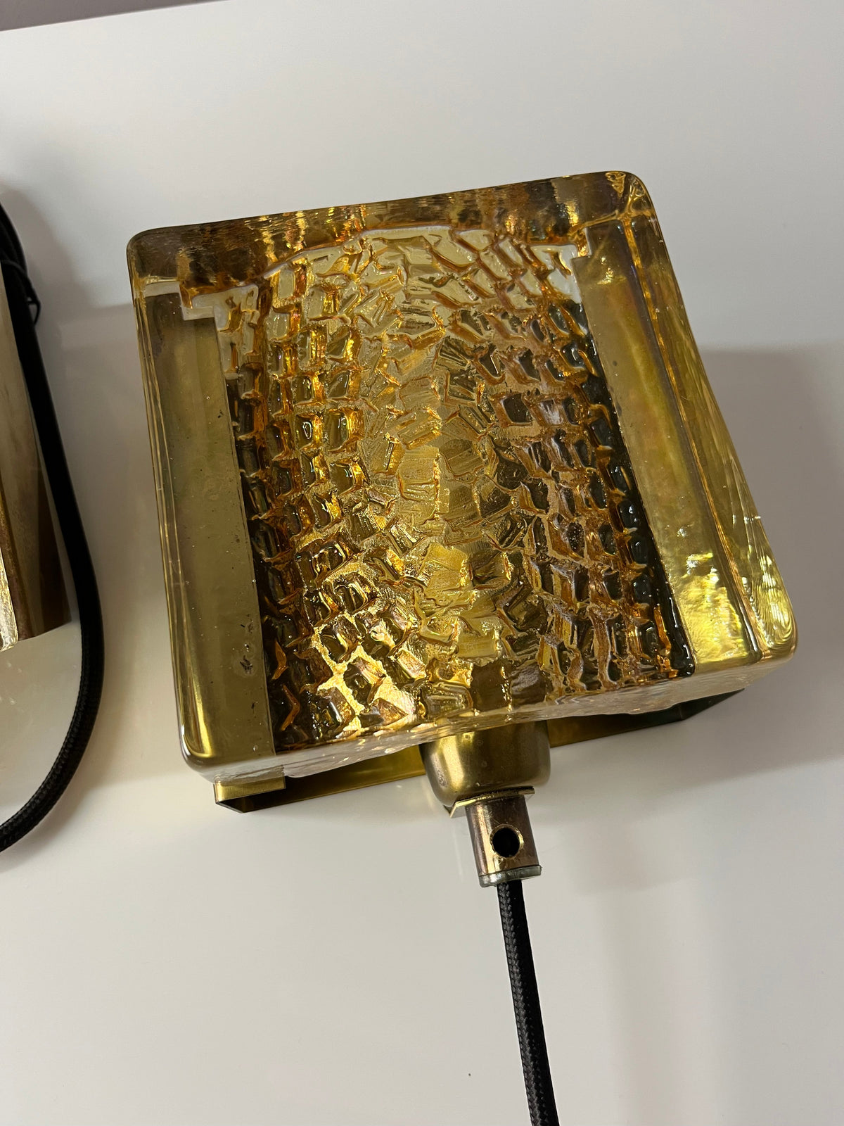 Vintage Wandlampe Kalmarlampet 17205 von Vitrika gold Messing Glas Set von 2