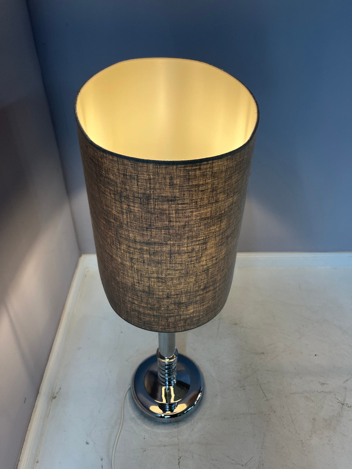 Stehlampe Chrom mit grauem Schirm