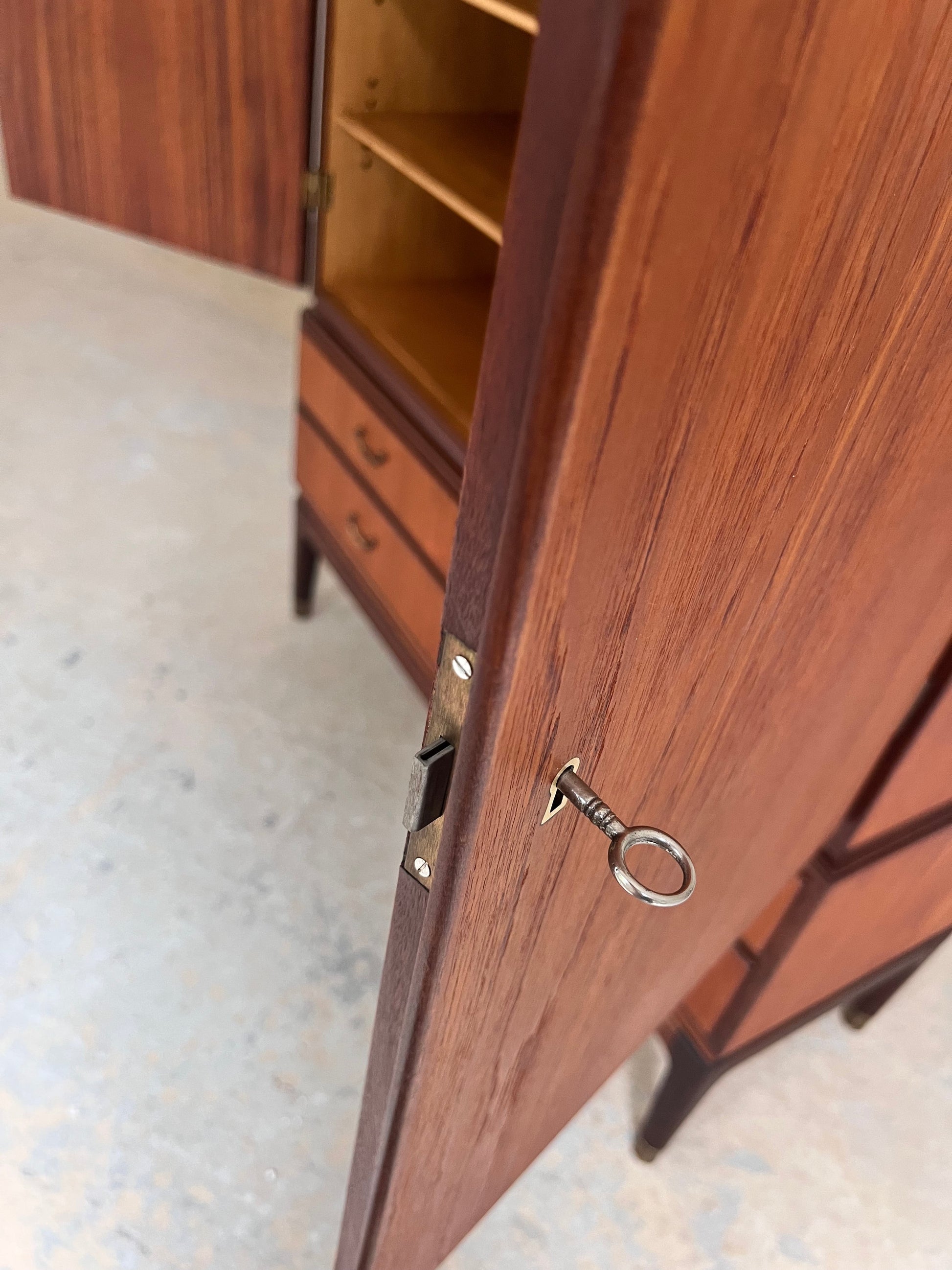 Vintage Aktenschrank Teak mit Schloss aus Dänemark, 50er Jahre
