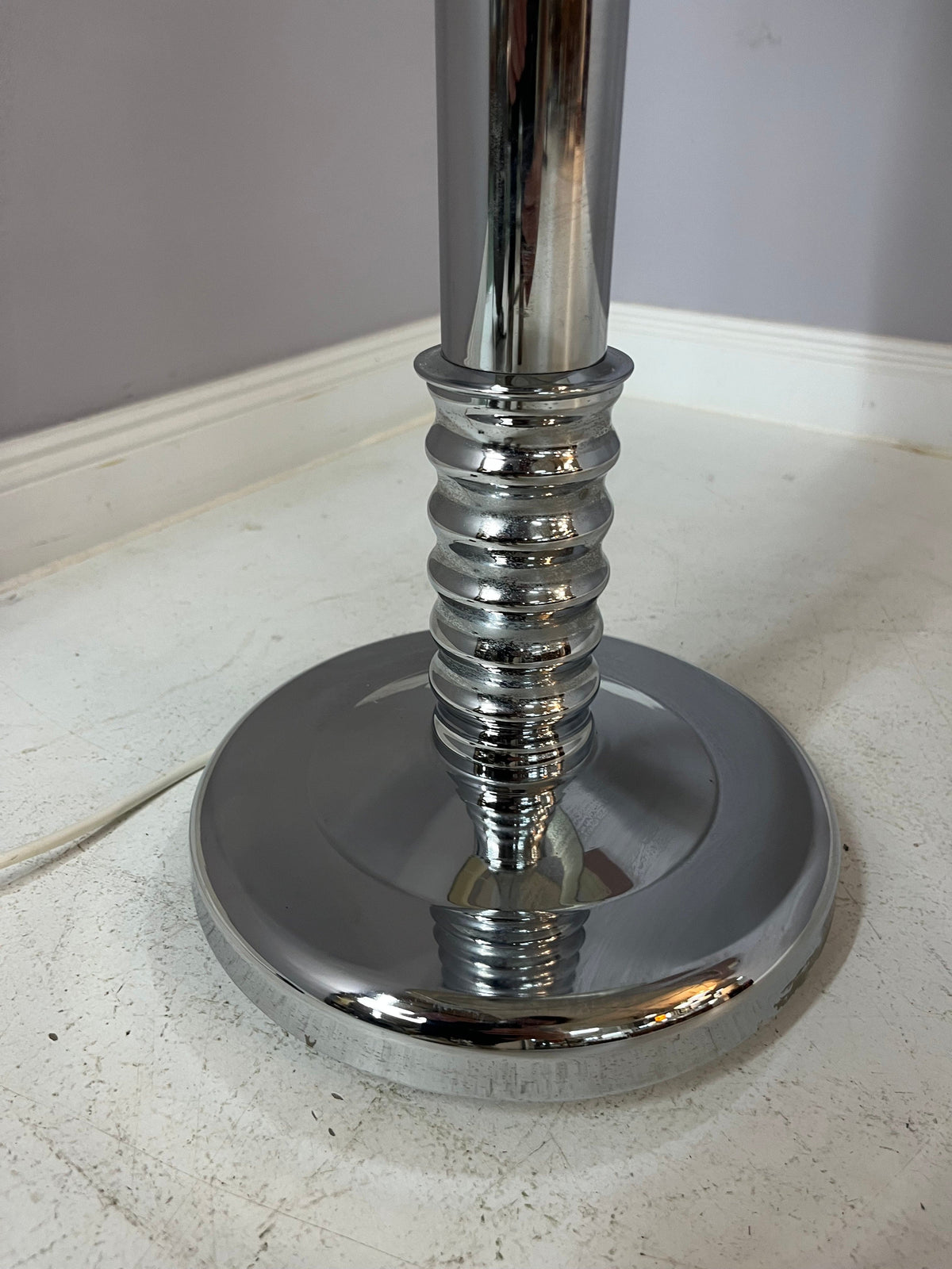 Stehlampe Chrom mit grauem Schirm