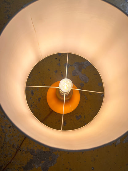 Hohe Tischlampe Glas und Seide