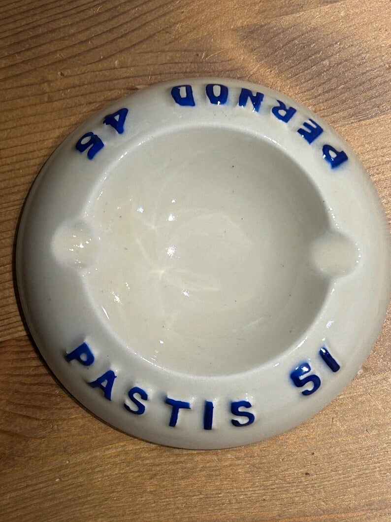 Vintage Aschenbecher "Pastis 51 – Pernod 45" Porzellan Moulin des Loups