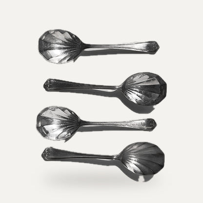 Vintage Löffel Set von 4 Shell Spoons | studio