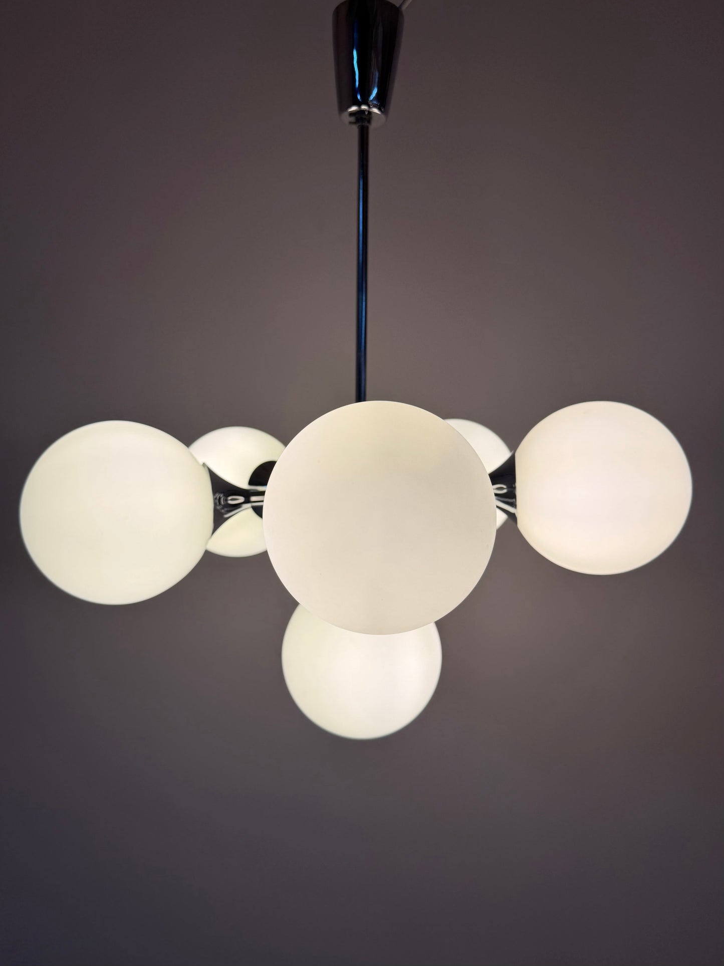 Vintage Sputnik Kronleuchter Chrom und Opalglas, 70er Jahre