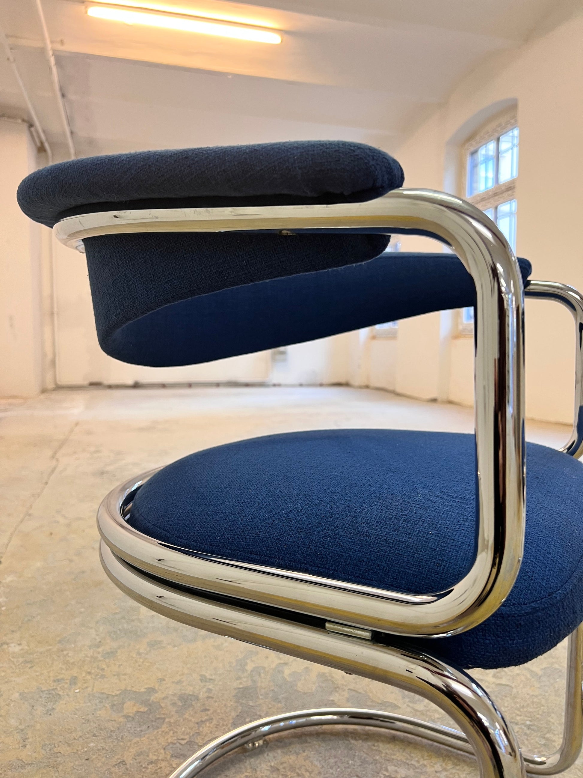 Vintage Freischwinger blau Chrom von unbekannt für unbekannt, neu gepolstert