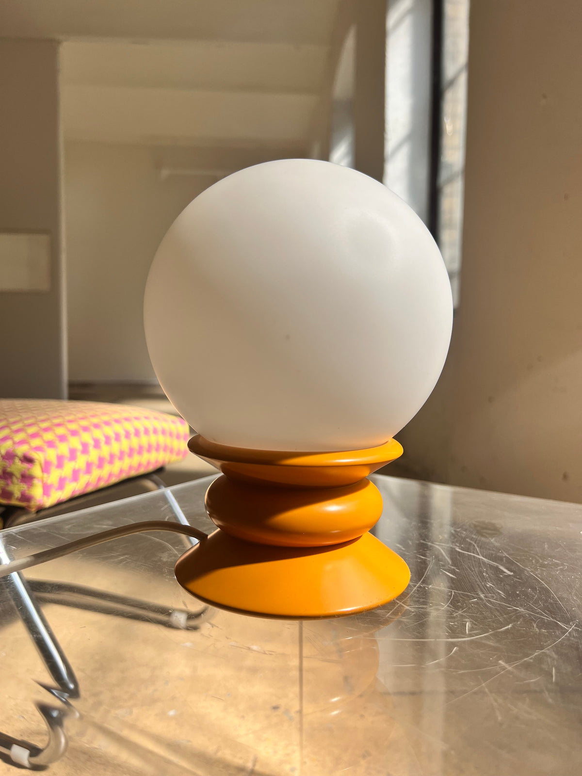 Vintage Tischlampe gelb Opalglas von Temde