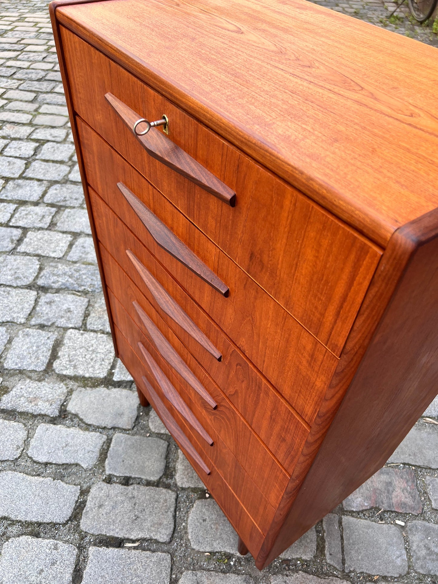 Vintage Kommode Teak mit Schloss aus Dänemark
