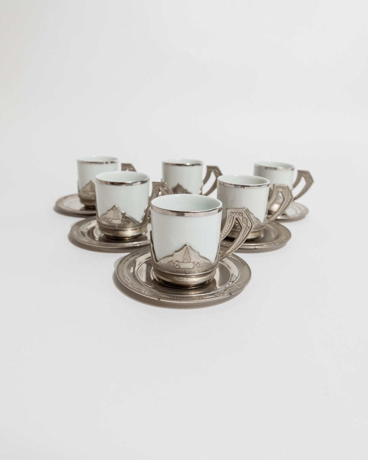 Vintage Kaffeeservice Set von 12 Tassen und Untertassen aus Porzellan mit Metallhaltern