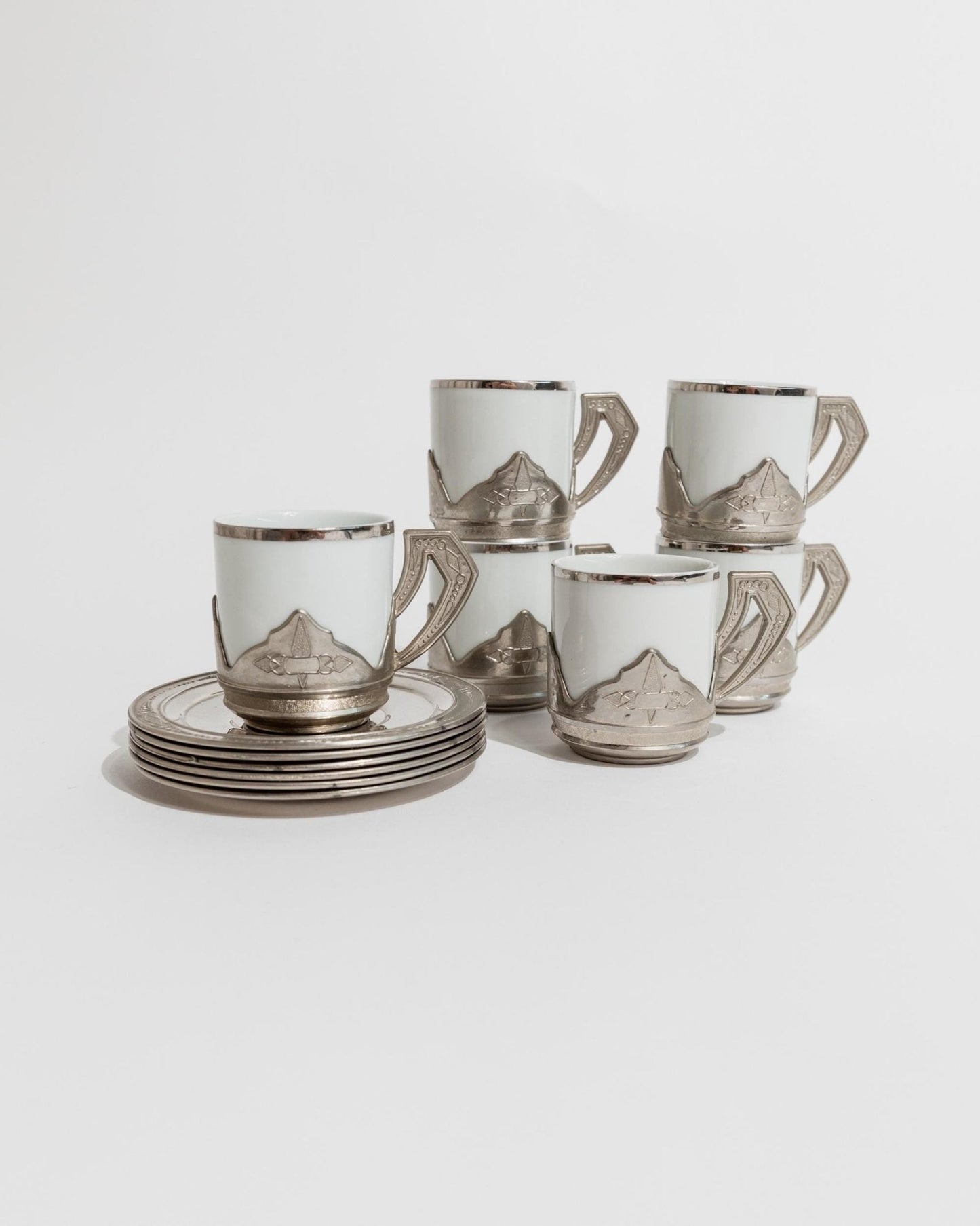 Vintage Kaffeeservice Set von 12 Tassen und Untertassen aus Porzellan mit Metallhaltern