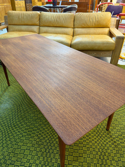 Vintage Couchtisch Teak mit Ablage aus Dänemark