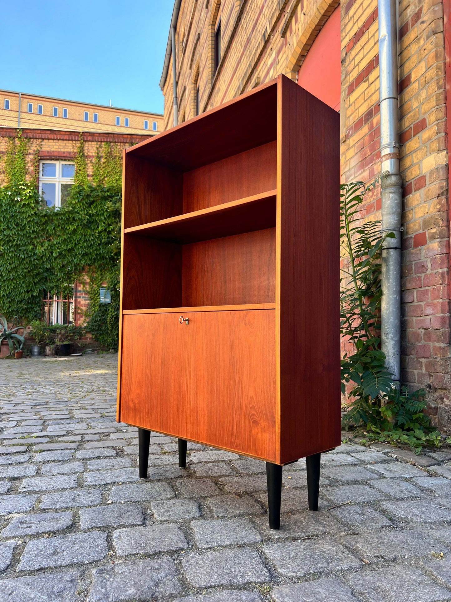 Teak shelf with lockable compartment
