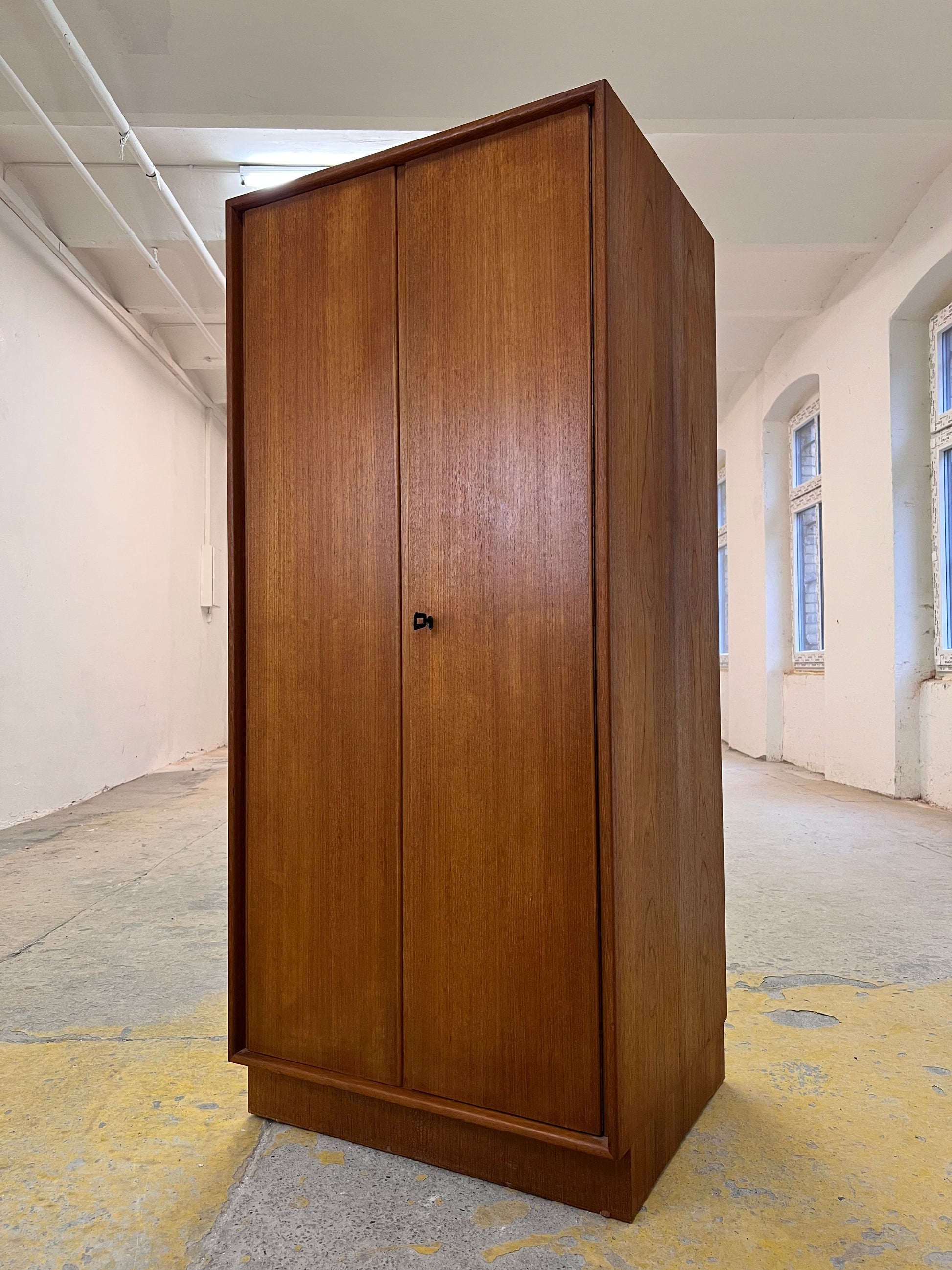 Vintage Kleiderschrank Typ 2994 von rt Möbel aus Teak