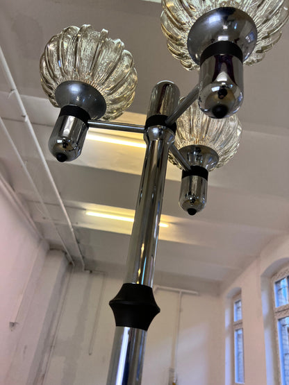 Vintage Stehlampe Chrom 1970er Jahre geriffelter Glasschirm