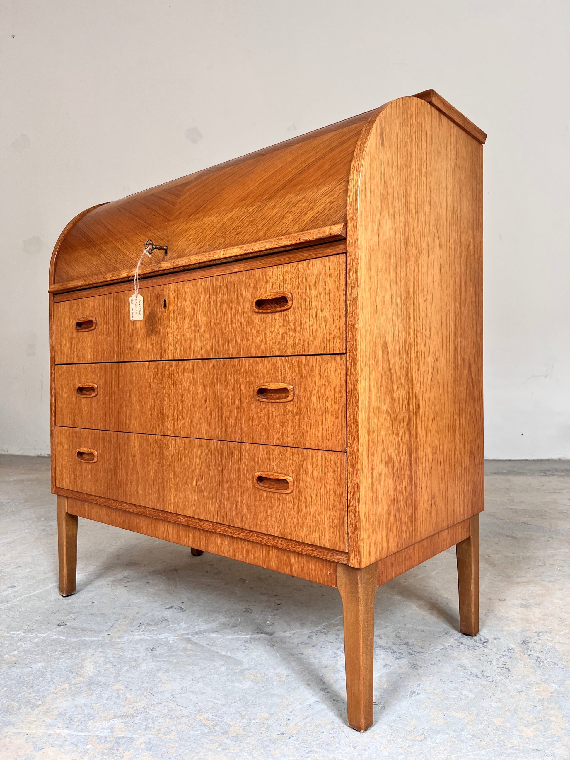 Vintage Sekretär Teak halbrund mit Schloss aus Dänemark