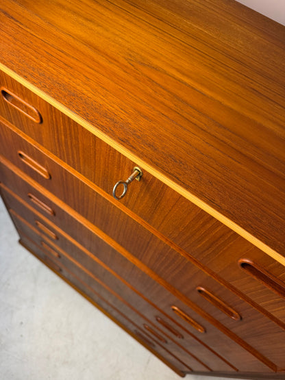 Vintage Kommode Teak mit Schloss aus Dänemark
