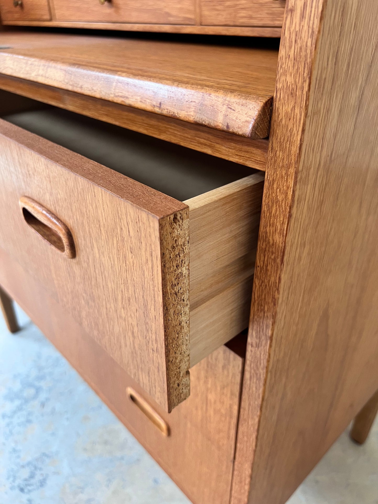 Vintage Sekretär Teak halbrund mit Schloss aus Dänemark