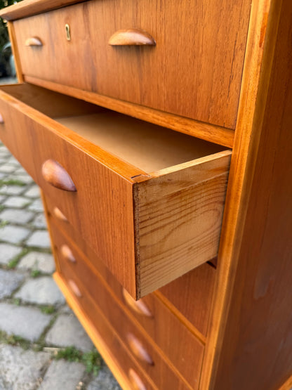 Vintage Kommode Teak mit Muschelgriffen aus Dänemark