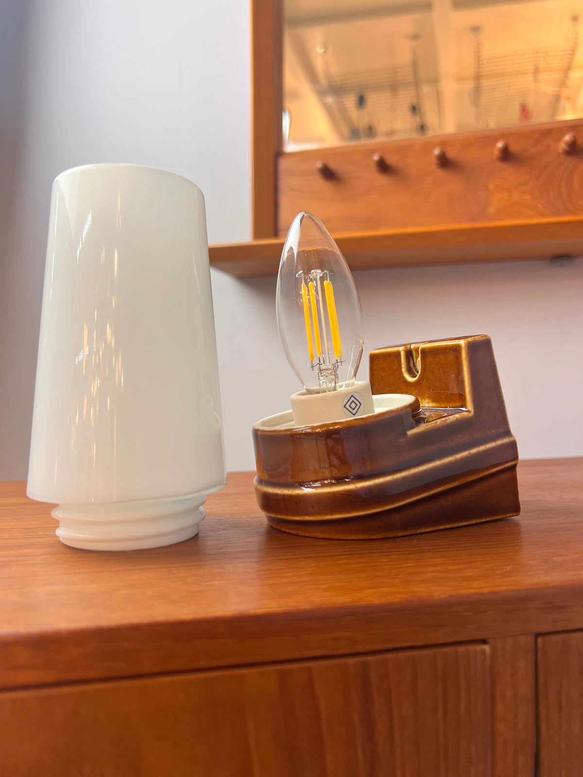 Wandlampe Modell 6080 braun von Sigvard Bernadotte für Ifö