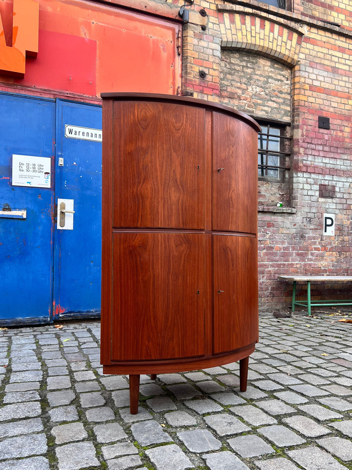 Vintage Eckschrank Teak mit Schloss aus Dänemark