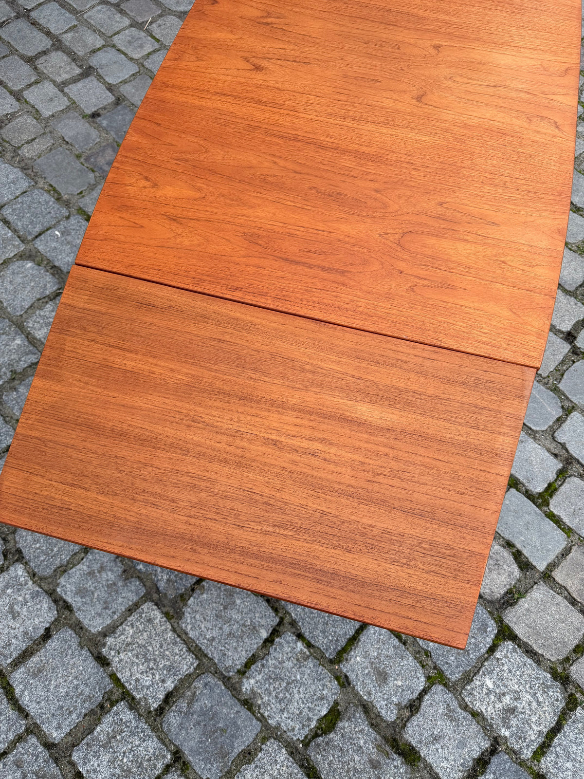 Ausziehbarer Esstisch Teakholz mit Eichenbeinen