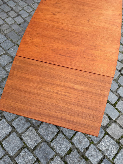 Ausziehbarer Esstisch Teakholz mit Eichenbeinen
