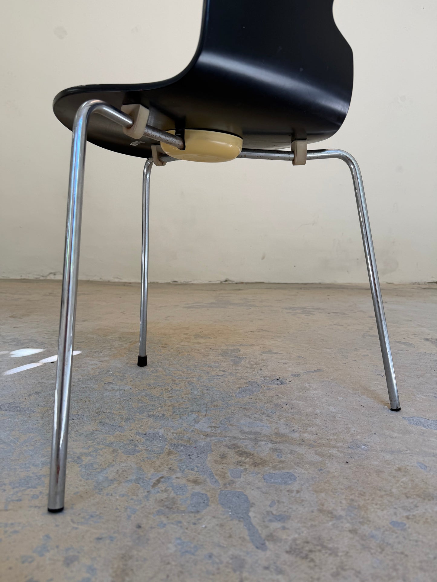 Vintage Stuhl "Ameise" dreibeinig von Arne Jacobsen für Fritz Hansen