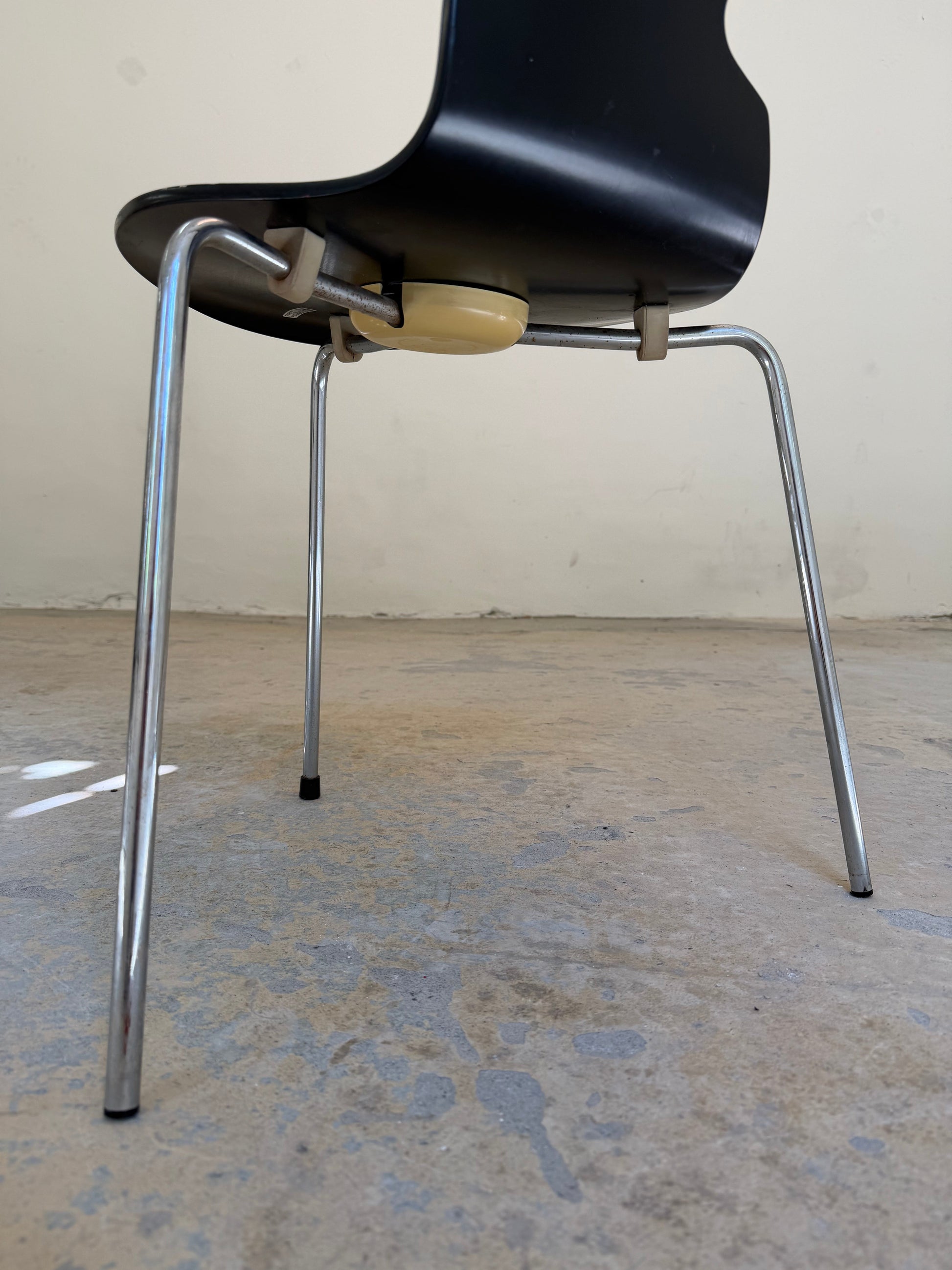Vintage Stuhl "Ameise" dreibeinig von Arne Jacobsen für Fritz Hansen