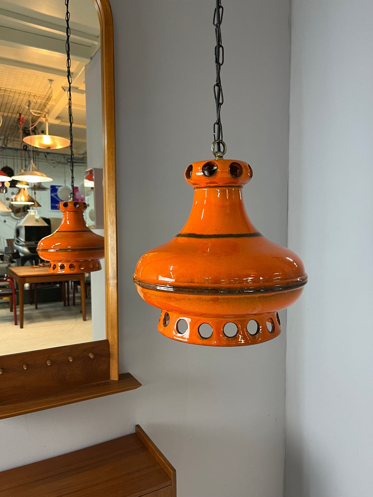 Vintage Keramiklampe orange mit Kette aus Westdeutschland