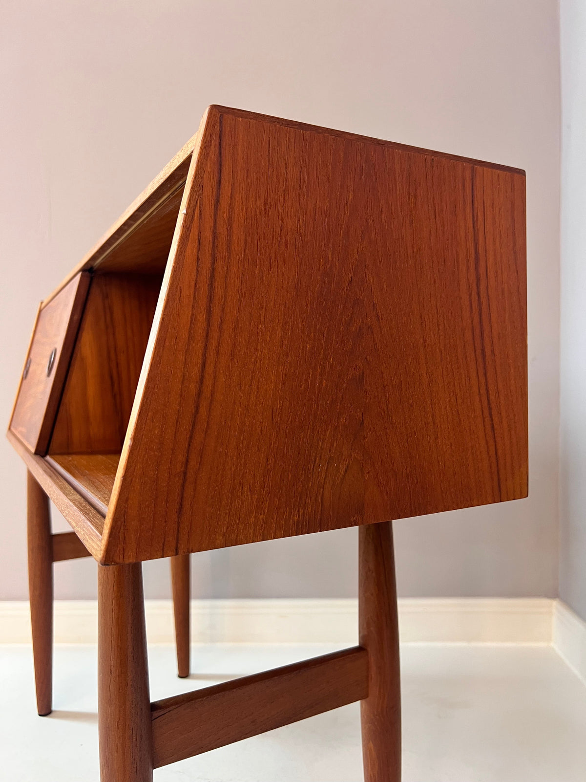 Commode vintage no. 31 Teck par Aksel Kjersgaard