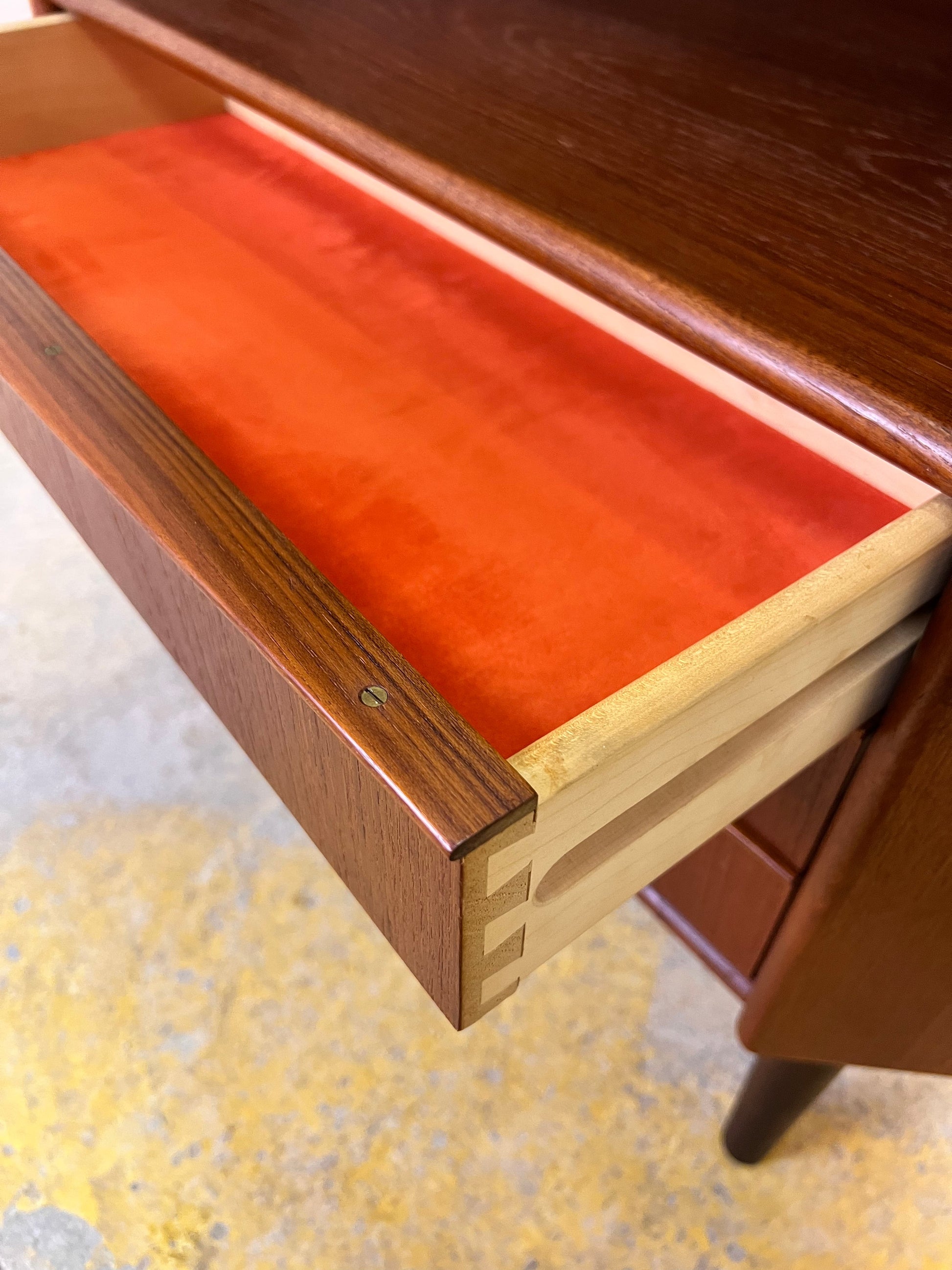 Vintage Eckschrank Teak mit Minibar aus Dänemark