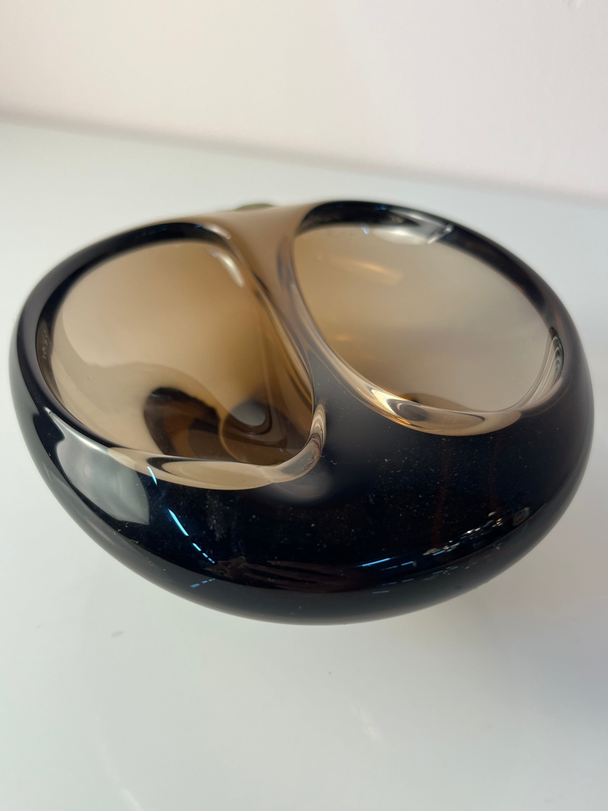 Vintage Aschenbecher aus grauem Glas von Miloslav Klinger für Železný Brod Sklo