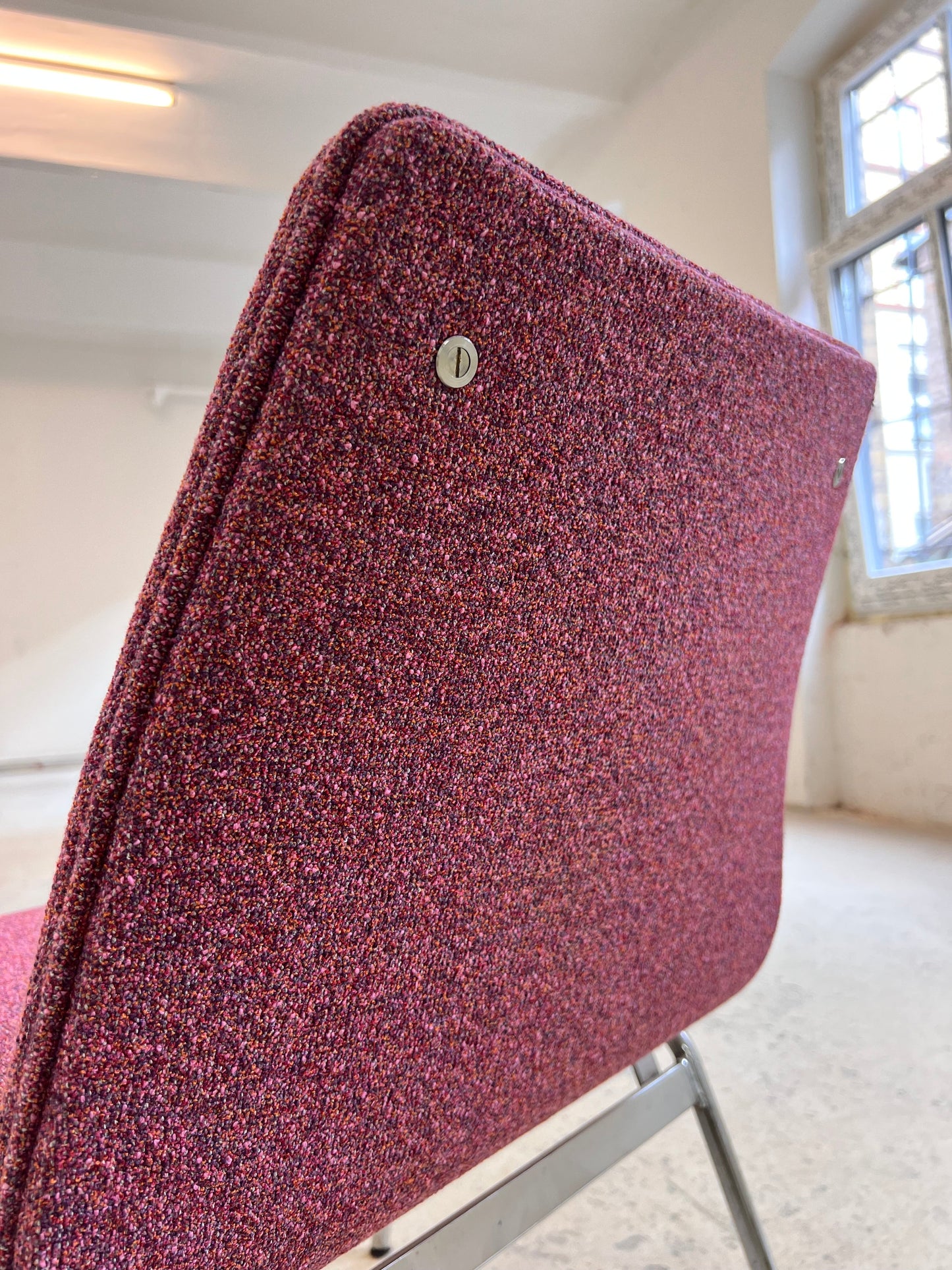 Vintage Sessel Lufthavnsstol von Anden Arkitekt für Duba Møbelindustri brombeer-pink Chrom