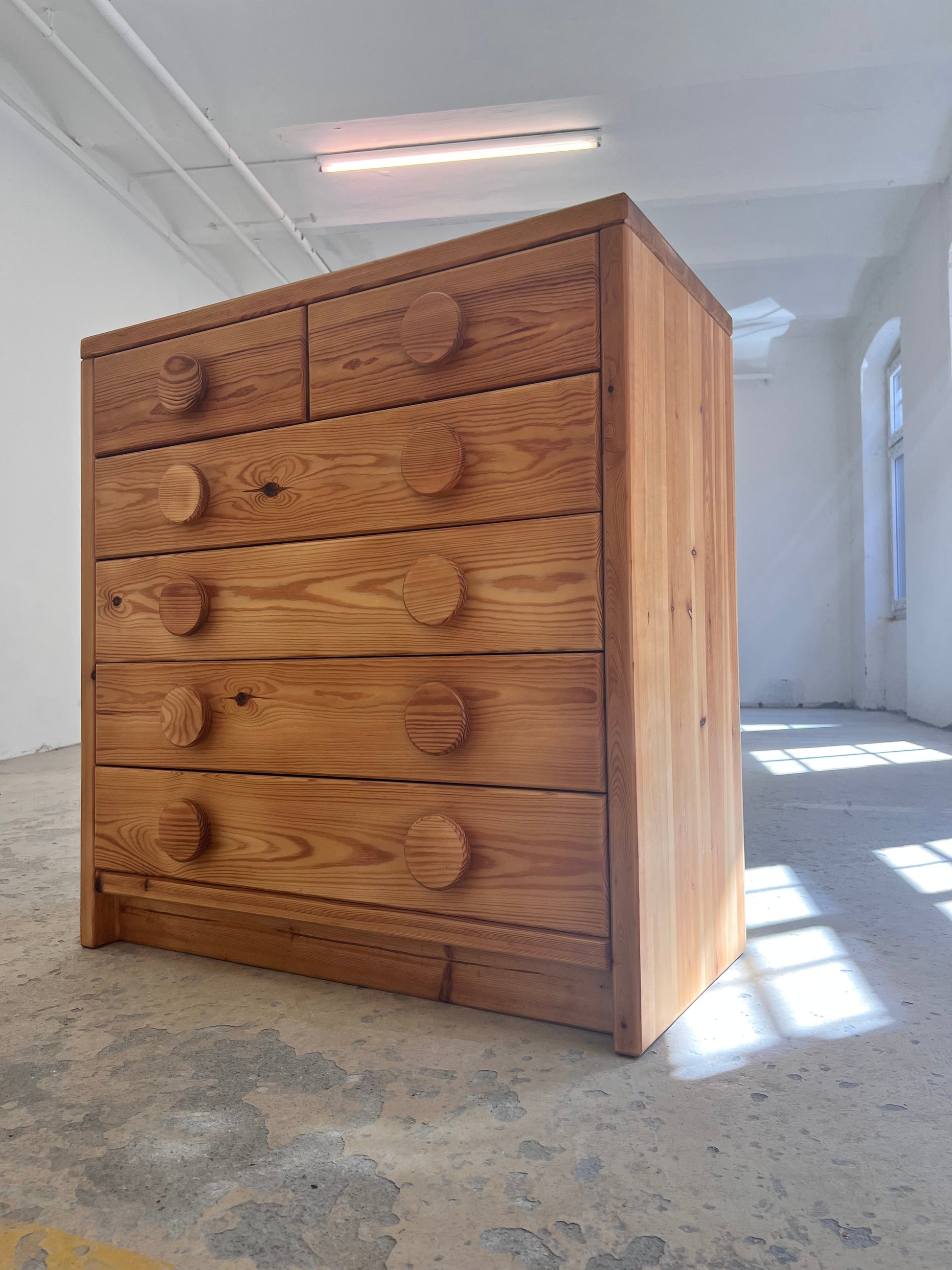 Vintage Kommode aus Kiefer Vollholz mit runden Griffen aus Dänemark