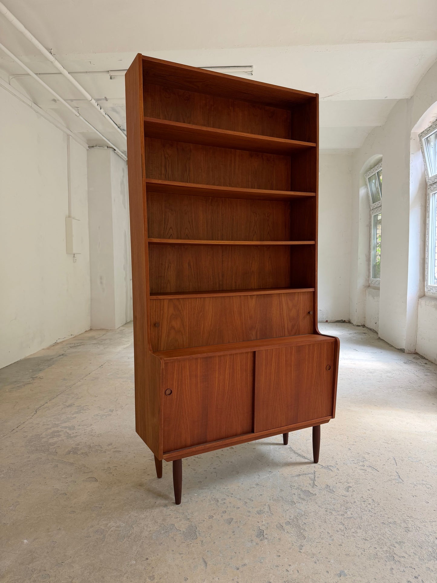Vintage Bücherregal Teak mit Schiebetüren, Dänemark 50er Jahre
