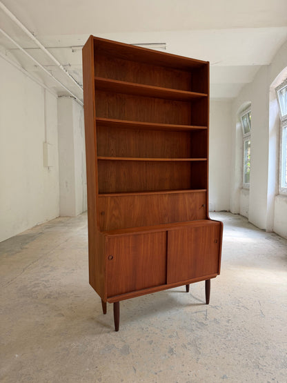 Vintage Bücherregal Teak mit Schiebetüren, Dänemark 50er Jahre