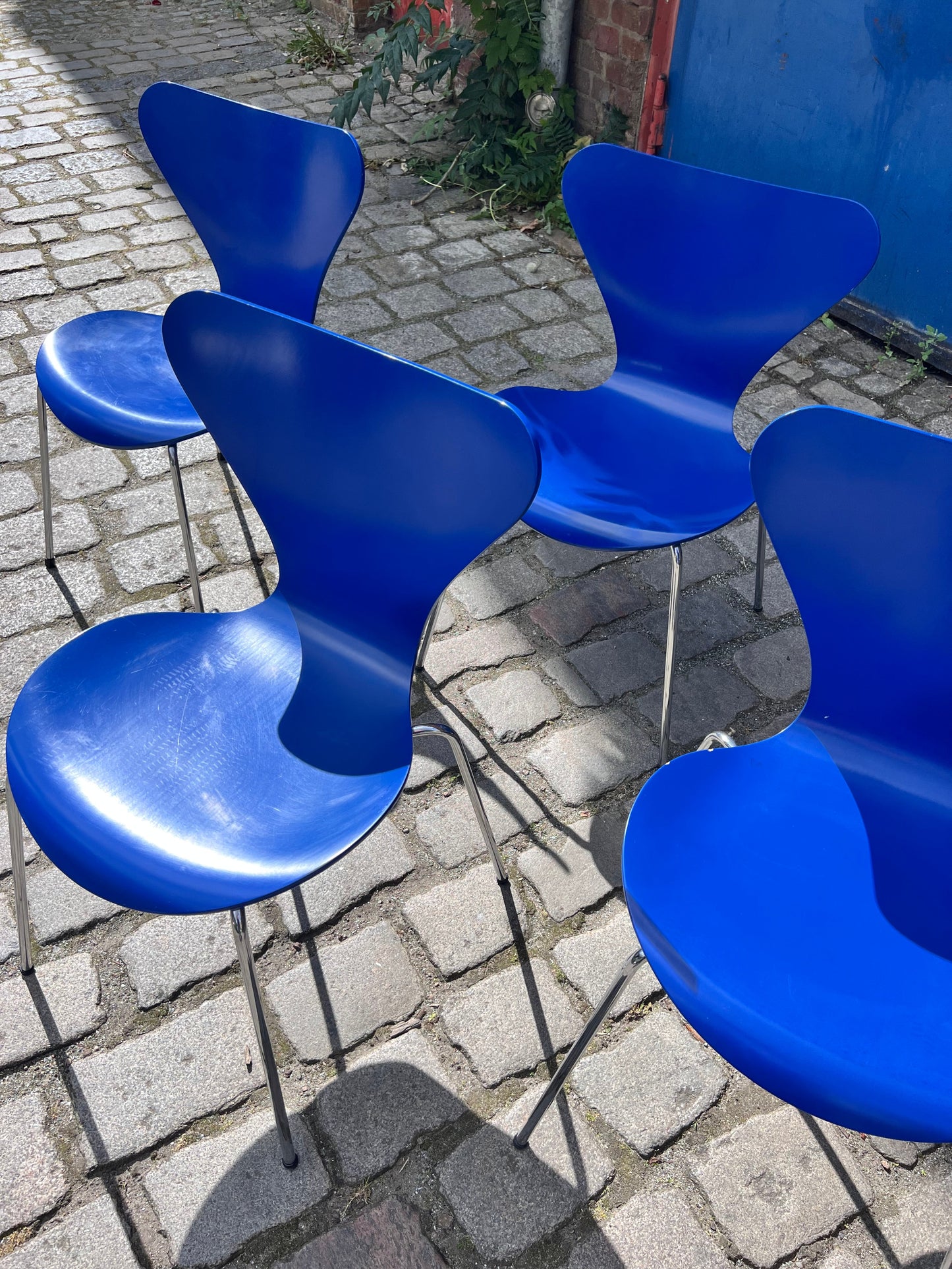 Chaise vintage Série 7 Bleu roi par Arne Jacobsen pour Fritz Hansen Lot de 4