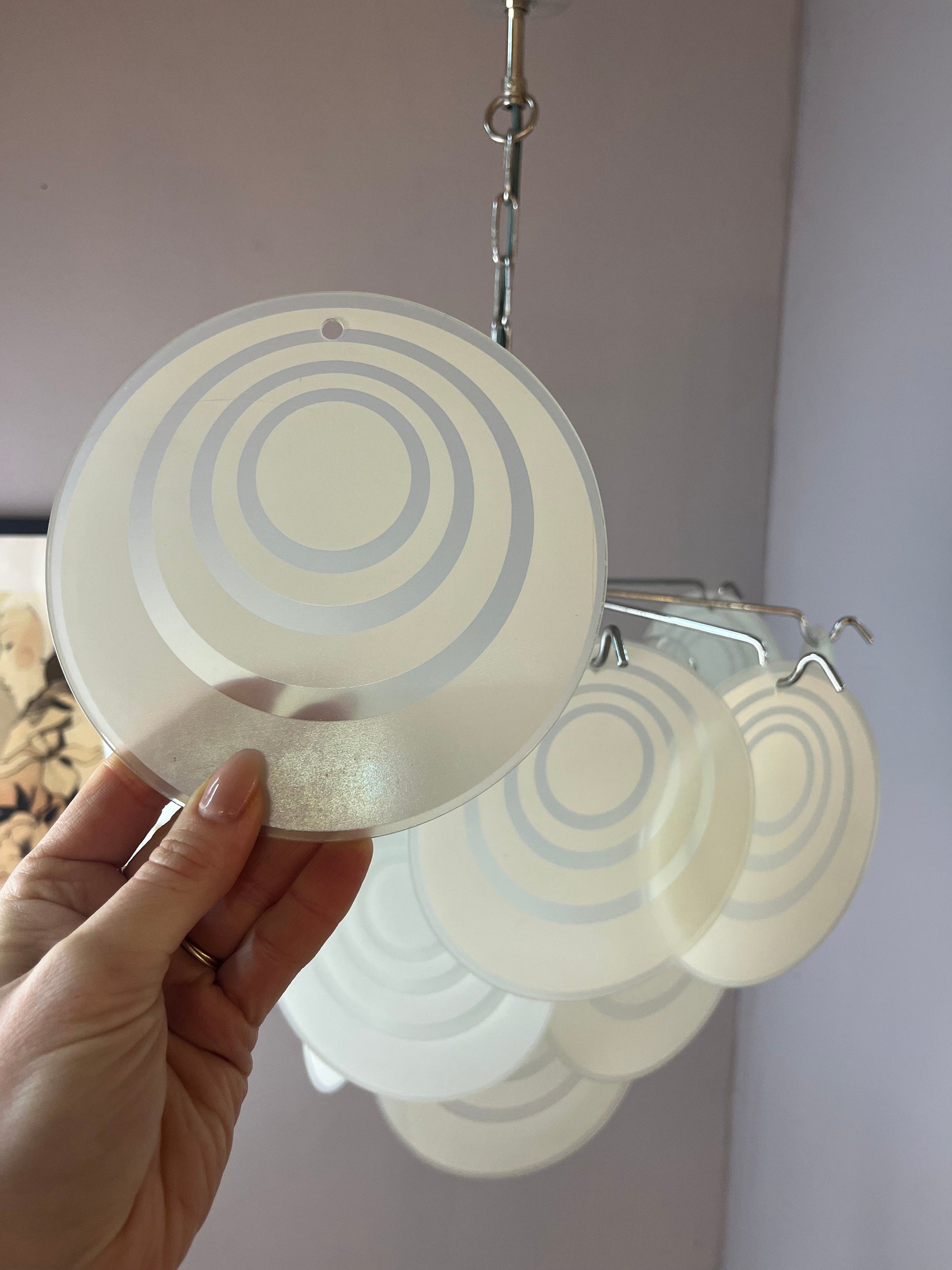 Vintage Kronleuchter weiß silber mit Glasscheiben von Vistosi inspiriert